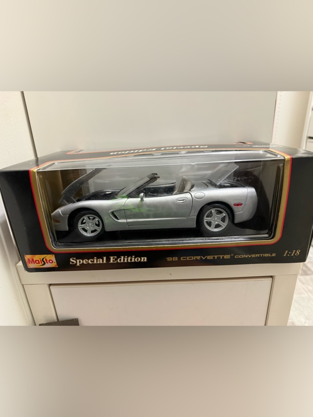 Maisto Special Edition '98 Corvette Convertible - Silver